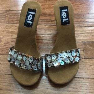 🛍SALE🛍l.e.i. Women’s peep toe heels size 6 1/2